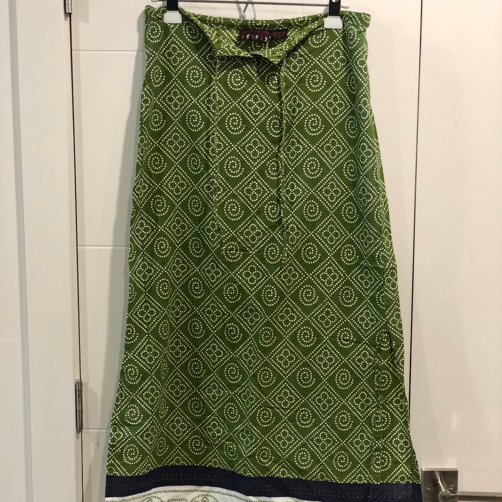 Women's floor length skirt, size M